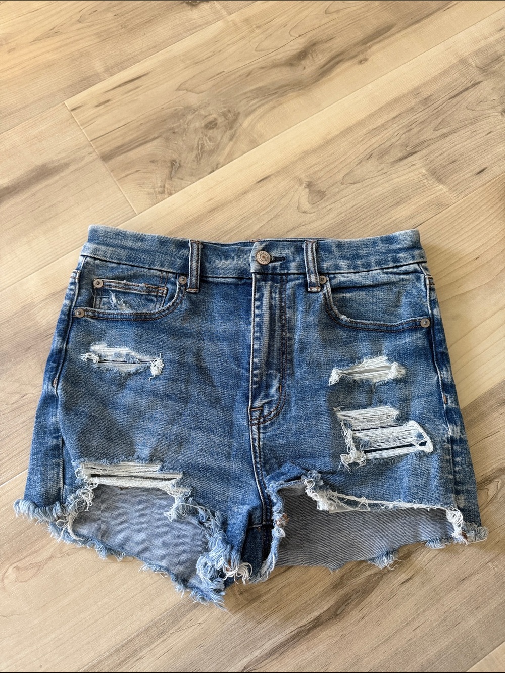 high waisted american eagle size 6 jean shorts w rips